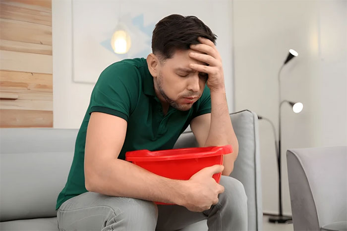 علل سر درد شدید و حالت تهوع